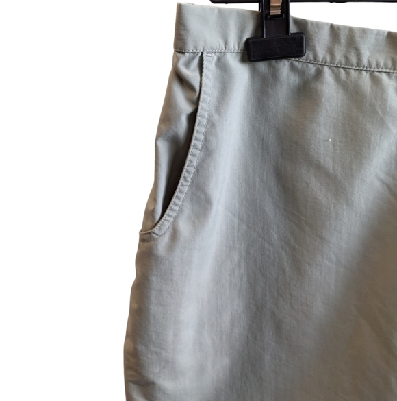 MEC women's skort for golf size XL. Green tan  colour, lightweight material - Picture 3 of 8